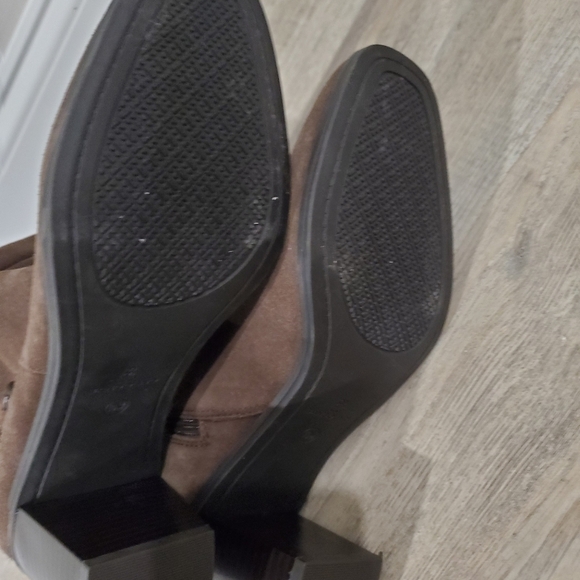 Bandolino Ollia Suede Block Boot SZ 10 - Picture 8 of 8